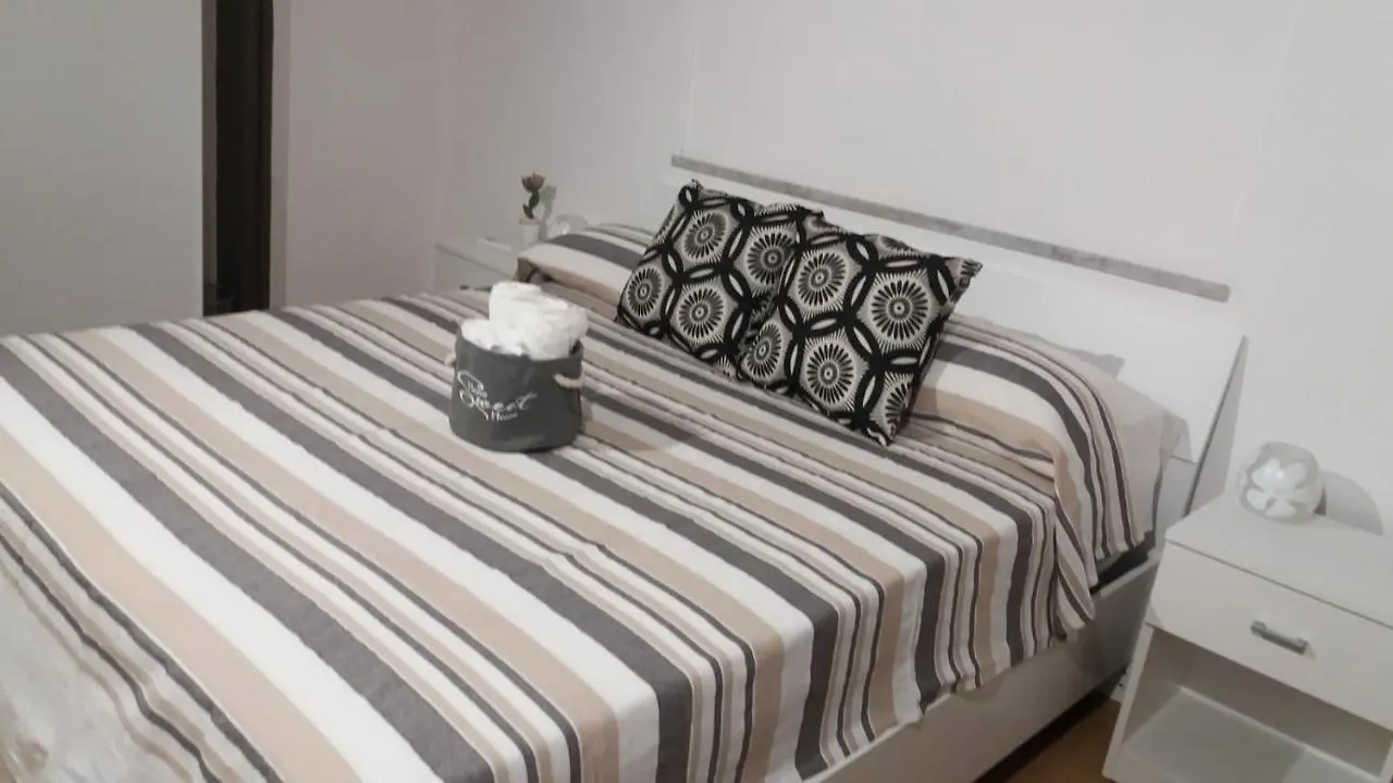 Hotel Donizetti 19 Palermo 2*,  Italia